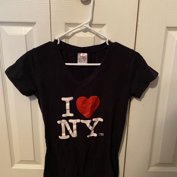 NYC Tops - 🧡LAST CHANCE🧡 
NYC Black Tee with Red Heart